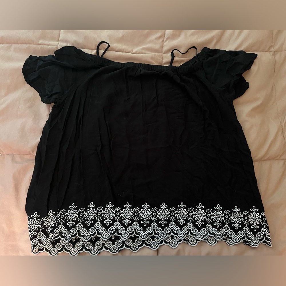 Old Navy women’s top.